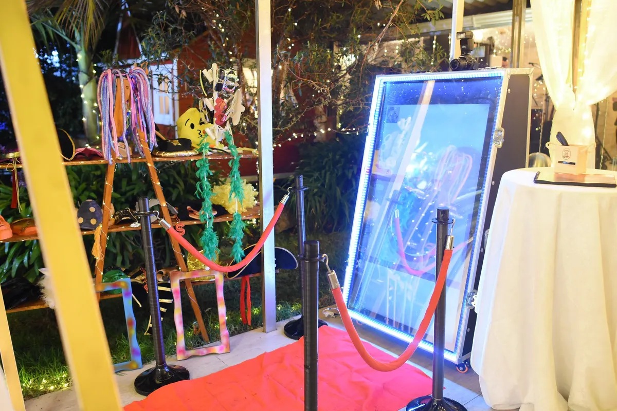 Photobooth con accesorios para animar los juegos de una fiesta de boda