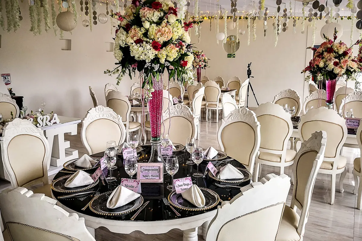 Montaje de recepción de boda realizado por Fiestas Premium; foto de referencia, no corresponde a El Retiro de San Juan ni a Casa Hacienda de Fagua