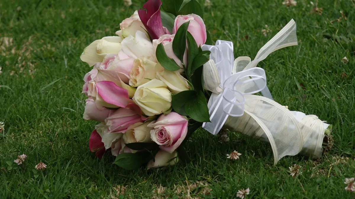 Ramo de novia de rosas rosadas para una boda