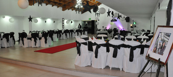 quince black and white