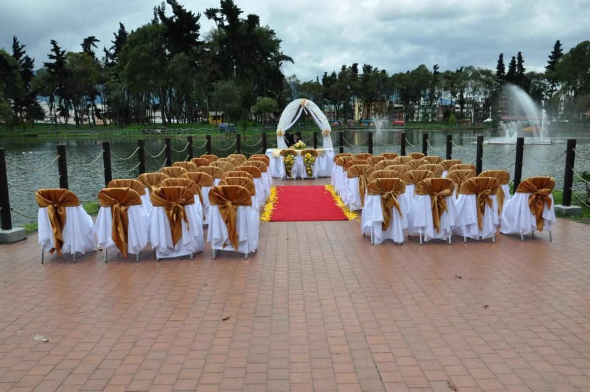 Salon Parque Novios - ceremonia de boda junto al lago en Bogota